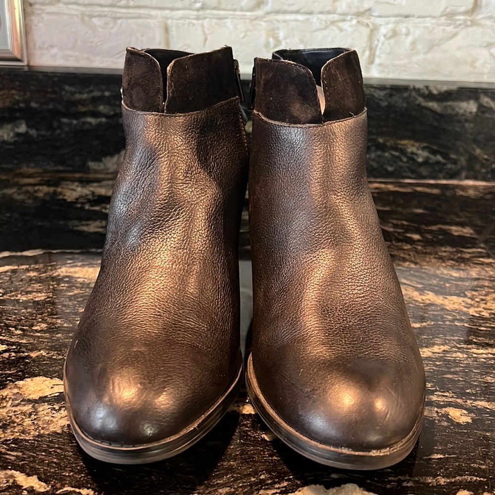 NWOB Naturlizer Mixed Leather Ankle Booties